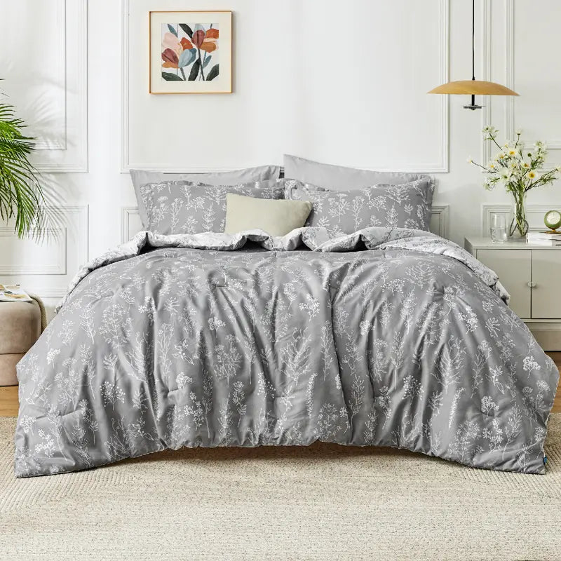 Soft Floral Reversible Comforter Set 3-Piece — Cute Botanical Flowers Bed Set with 2 Pillow Shams, Cozy Home Gift